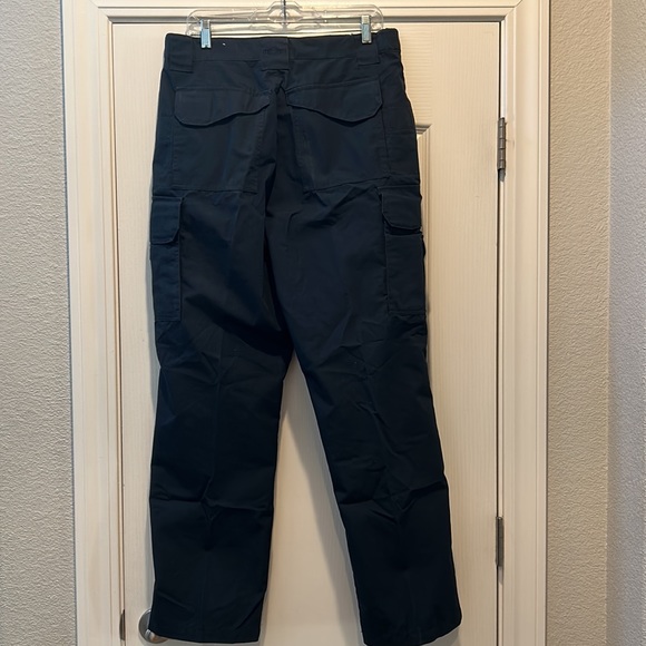 TRU-SPEC NAVY BLUE TACTICAL CARGO PANTS. Exc.  condition/worn once size 34/32 - Picture 4 of 6